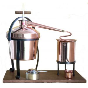 Distillatore Tradizionale,  con  termometro, capacità lt. 4,8